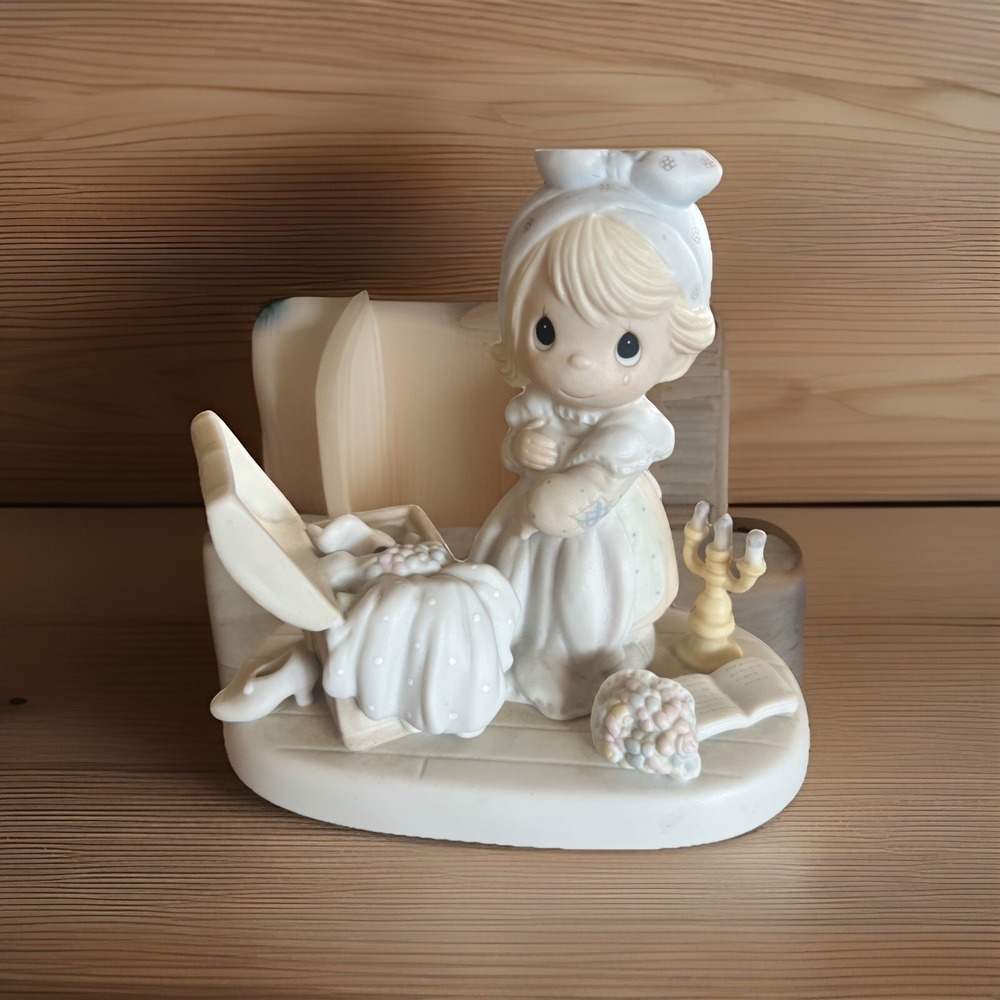 Precious Moments Figurine ~ "Precious Memories"